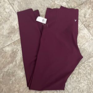 Old navy cranberry colored leggings, NWT!
